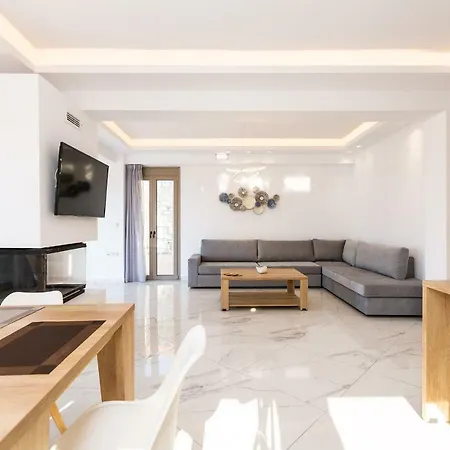 Villa Paris Villa, With Pool, Bbq, Playground & Seaviews, By Thinkvilla Bali (Crete)